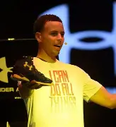 半岛体育平台 -TheShy巅峰对决，库里与60激战曼联分钟，关键助攻胜负难料！的简单介绍